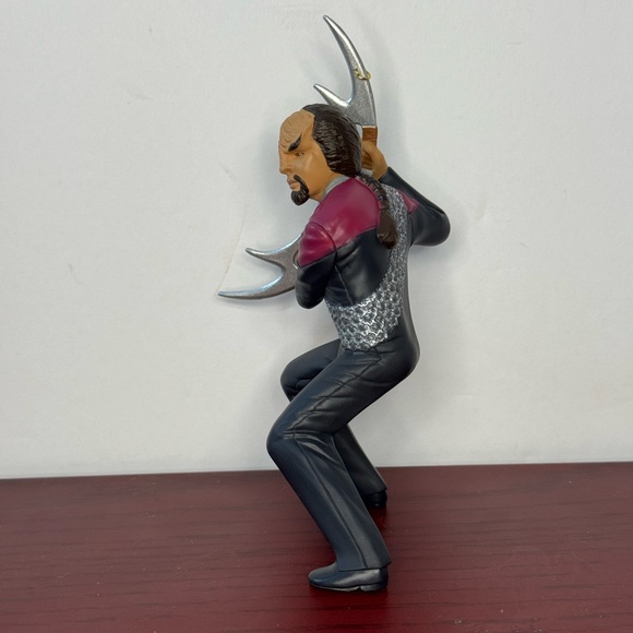 Hallmark Keepsake Star Trek Deep Space Nine Worf Christmas Ornament 1999. - Picture 8 of 8